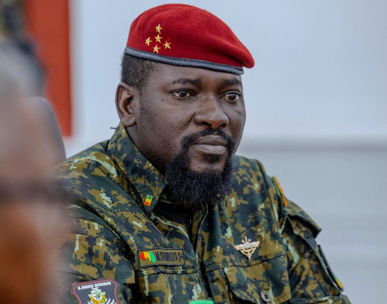 Guinée : La candidature de Mamadi Doumbouya accentue les divisions politiques à un mois de la présidentielle