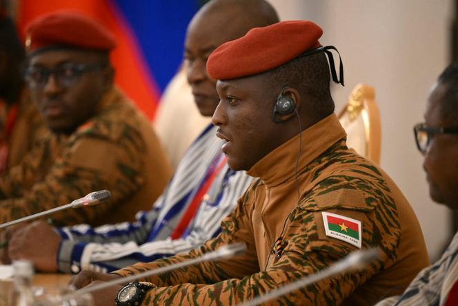 La junte du Burkina Faso rétablit la peine de mort Le régime militaire avait annoncé officiellement son intention de rétablir la peine de mort en adoptant un projet de loi en décembre dernier. Elle avait été abolie en 2018.